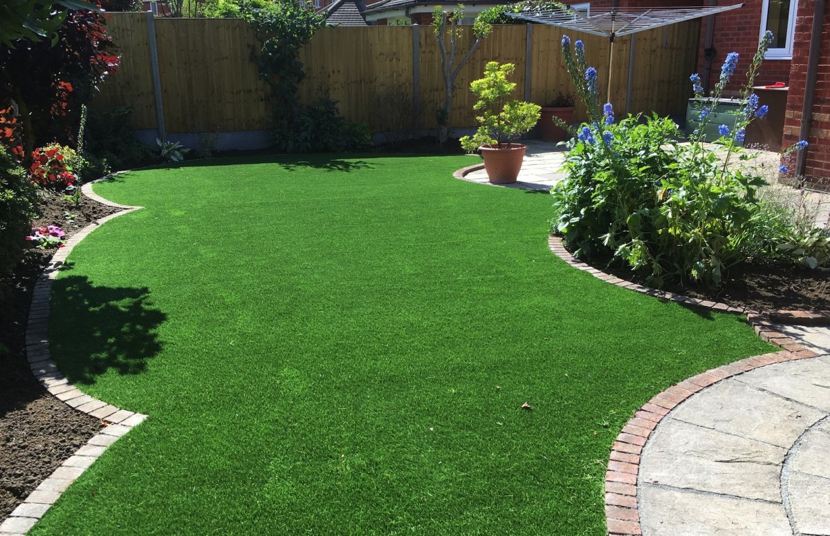 Artificial Grass with a curved border
